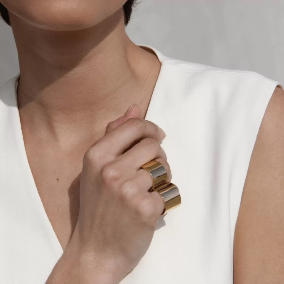 Binocolo Two-Finger Statement Ring