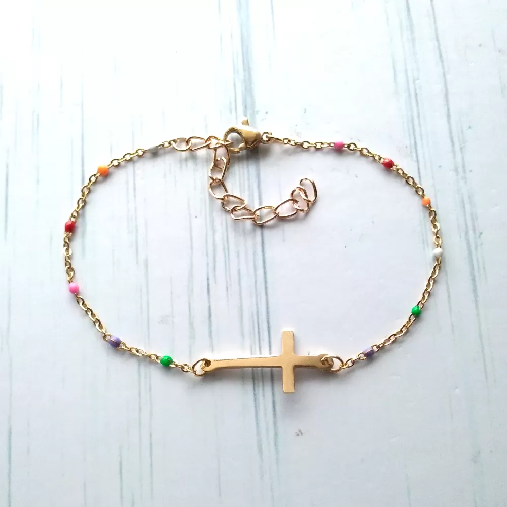 Simple Cross Beaded Bracelet