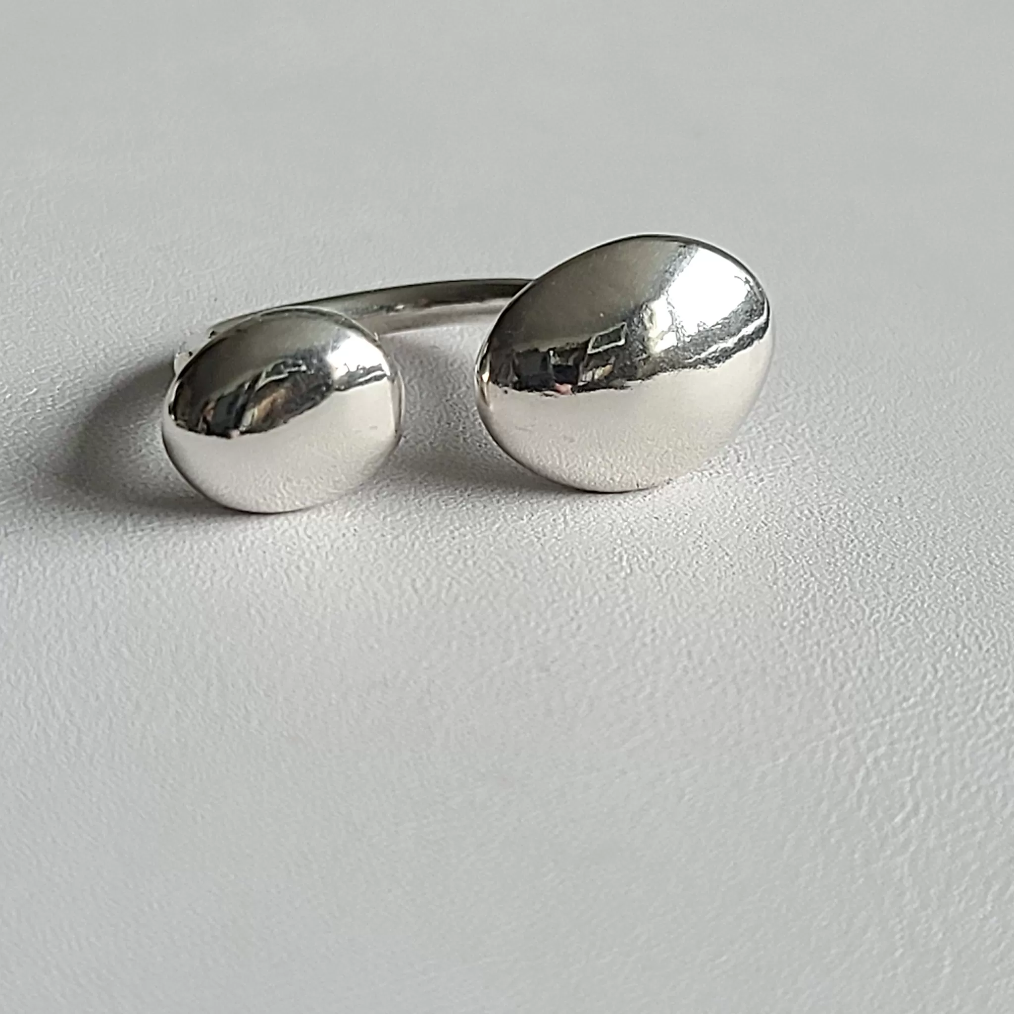 TWO PEBBLES Ring